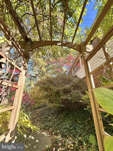 1700 N STAFFORD ST, Arlington, VA 22207