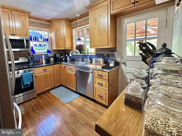 1700 N STAFFORD ST, Arlington, VA 22207