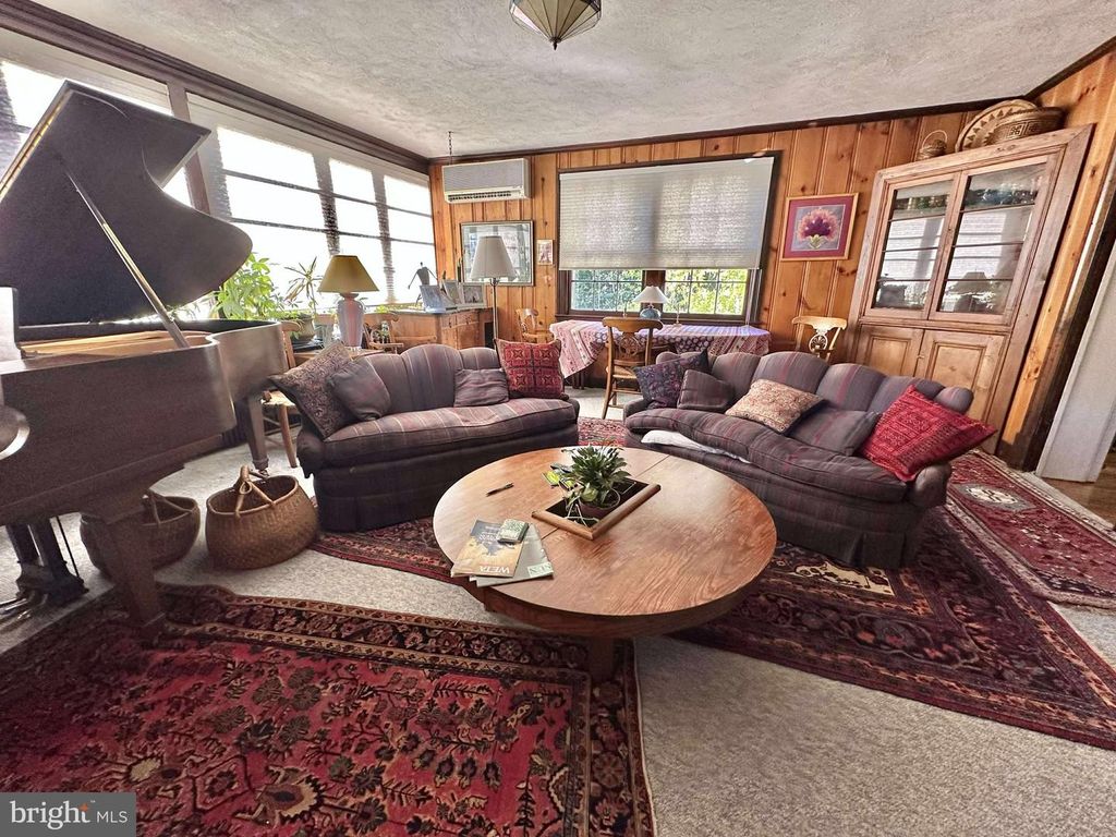 1700 N STAFFORD ST, Arlington, VA 22207