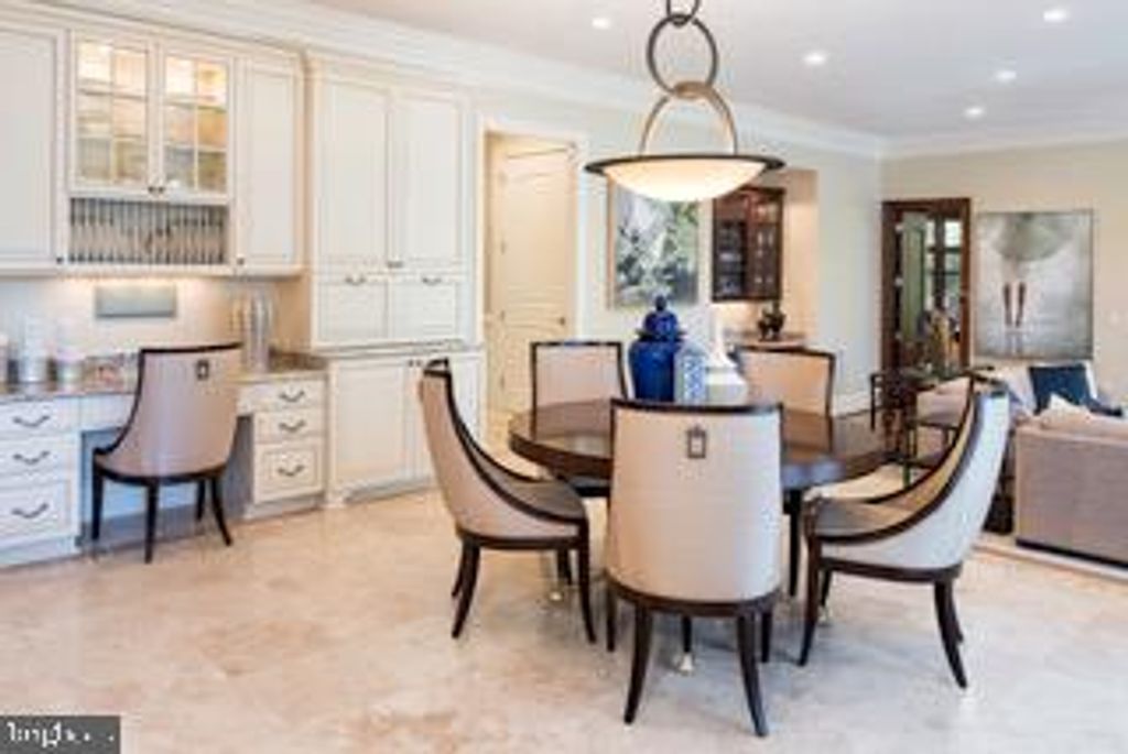 1239 DALEVIEW DR, Mclean, VA 22102
