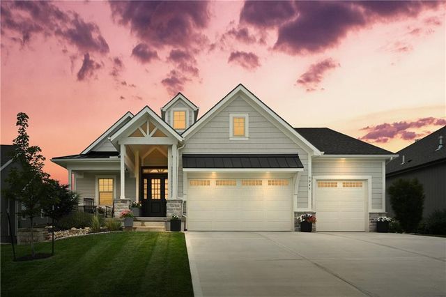3045 NW Thoreau Lane, Lee's Summit, MO 64081