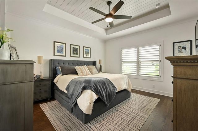 3045 NW Thoreau Lane, Lee's Summit, MO 64081