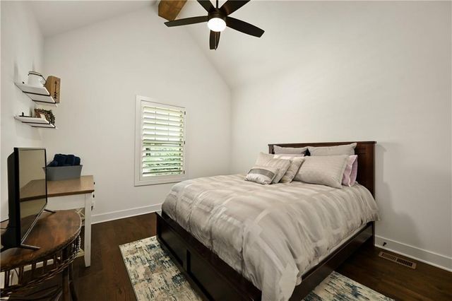 3045 NW Thoreau Lane, Lee's Summit, MO 64081