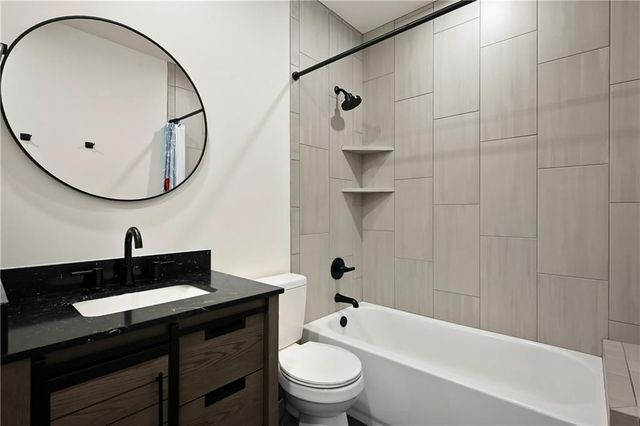 3045 NW Thoreau Lane, Lee's Summit, MO 64081
