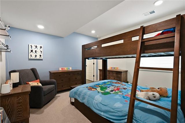 3045 NW Thoreau Lane, Lee's Summit, MO 64081
