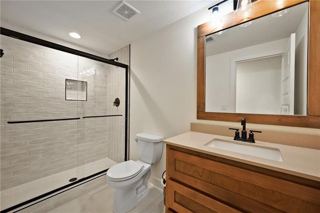 3045 NW Thoreau Lane, Lee's Summit, MO 64081