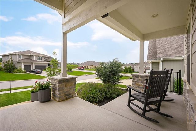 3045 NW Thoreau Lane, Lee's Summit, MO 64081