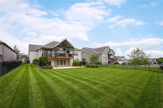 3045 NW Thoreau Lane, Lee's Summit, MO 64081
