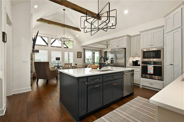 3045 NW Thoreau Lane, Lee's Summit, MO 64081
