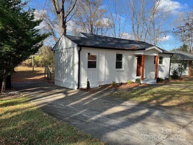 345 Fannie Circle, Charlotte, NC 28205