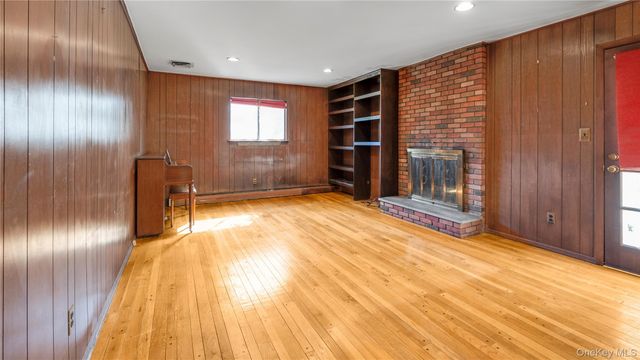 240 Shoreward Drive, Great Neck, NY 11021