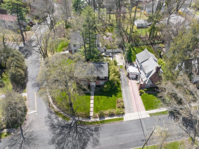 240 Shoreward Drive, Great Neck, NY 11021
