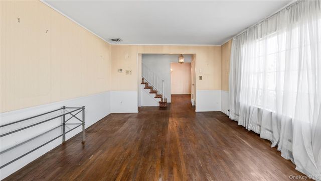 240 Shoreward Drive, Great Neck, NY 11021