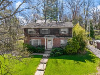 240 Shoreward Drive, Great Neck, NY 11021