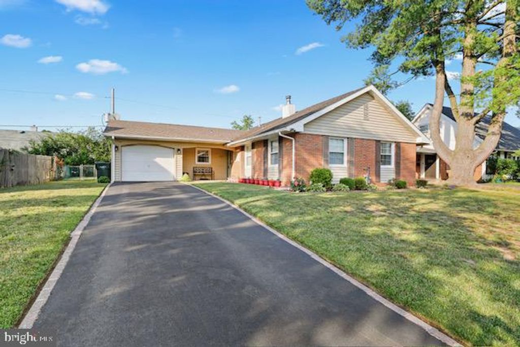 7 BOXWOOD LN, Willingboro, NJ 08046