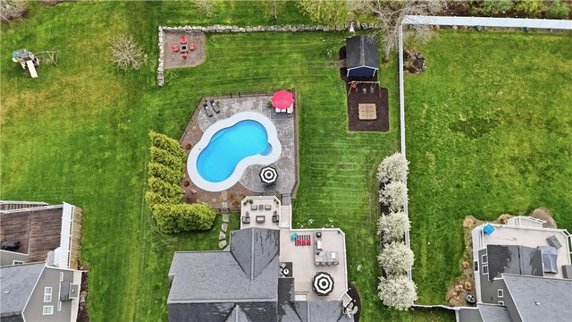 52 Copper Beech Run, Perinton, NY 14450
