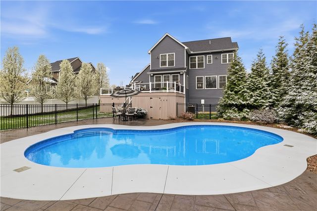 52 Copper Beech Run, Perinton, NY 14450
