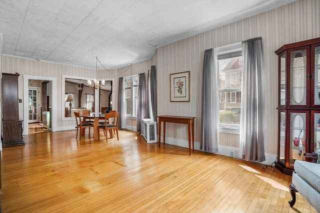 122 S Walker St, Lowell, MA 01851