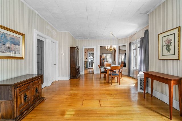 122 S Walker St, Lowell, MA 01851