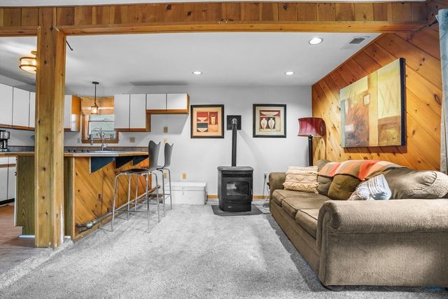 122 S Walker St, Lowell, MA 01851