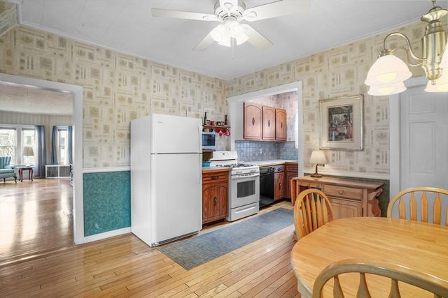 122 S Walker St, Lowell, MA 01851
