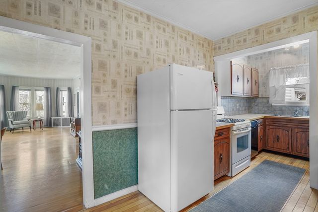 122 S Walker St, Lowell, MA 01851