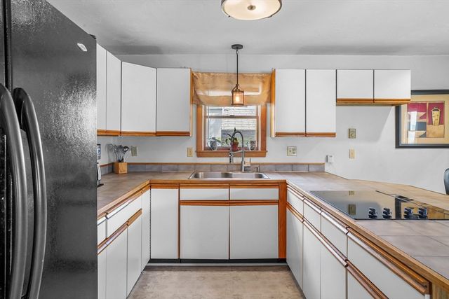 122 S Walker St, Lowell, MA 01851