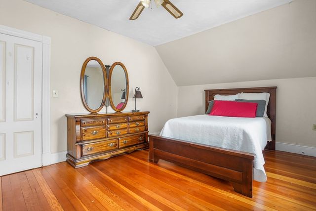 122 S Walker St, Lowell, MA 01851