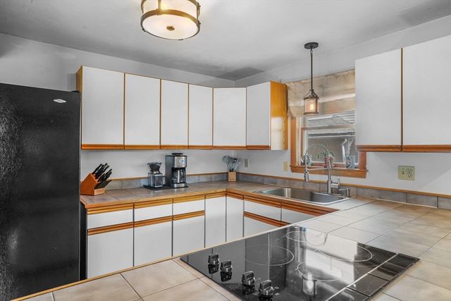 122 S Walker St, Lowell, MA 01851