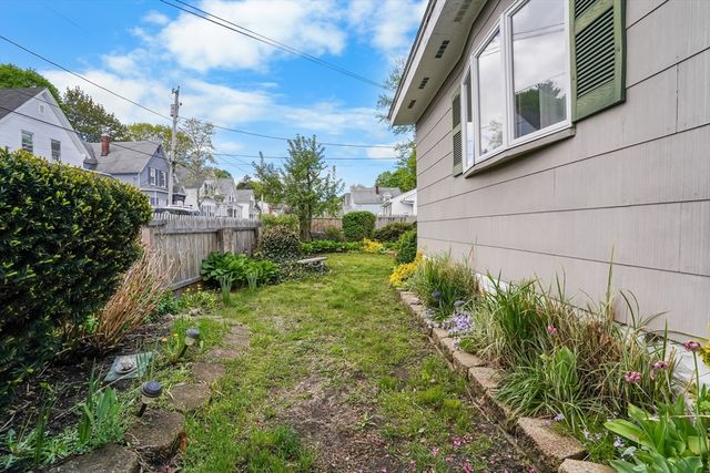 122 S Walker St, Lowell, MA 01851