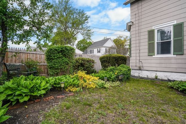122 S Walker St, Lowell, MA 01851