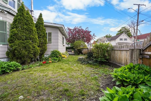 122 S Walker St, Lowell, MA 01851