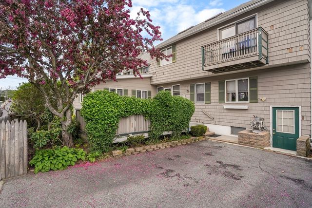 122 S Walker St, Lowell, MA 01851