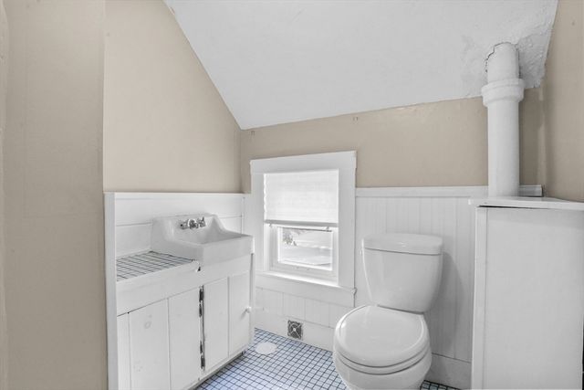122 S Walker St, Lowell, MA 01851