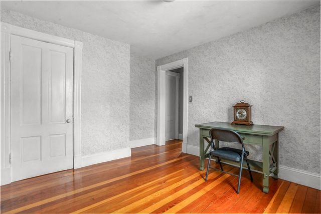 122 S Walker St, Lowell, MA 01851