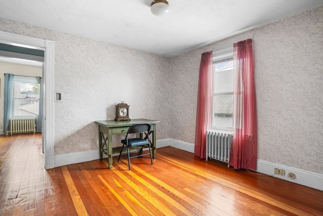 122 S Walker St, Lowell, MA 01851