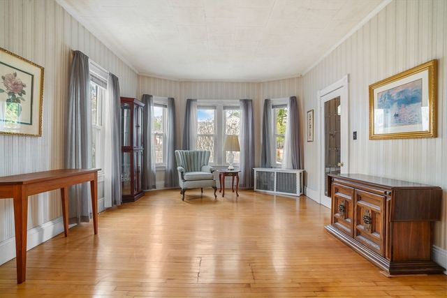 122 S Walker St, Lowell, MA 01851