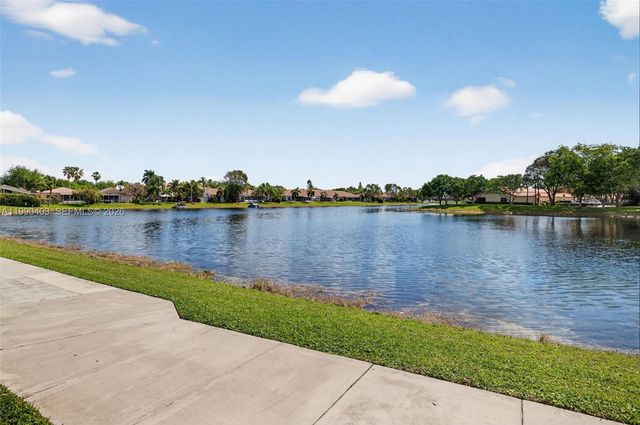 1012 SW 42nd Ave, Deerfield Beach, FL 33442