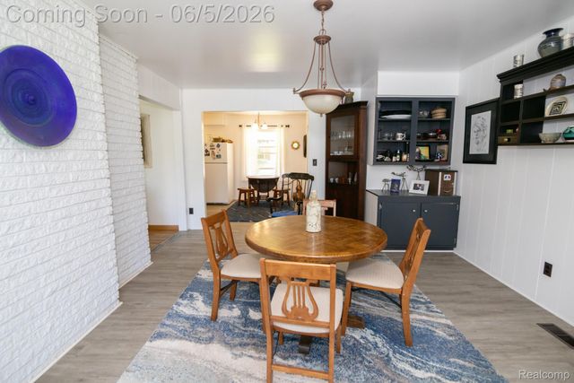 724 Sandstone Drive, Rochester Hills, MI 48309