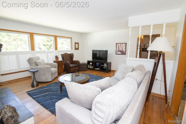 724 Sandstone Drive, Rochester Hills, MI 48309