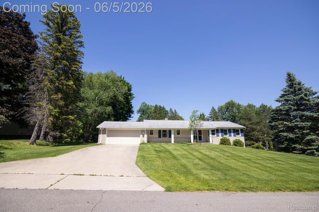 724 Sandstone Drive, Rochester Hills, MI 48309