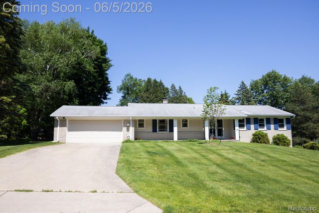724 Sandstone Drive, Rochester Hills, MI 48309