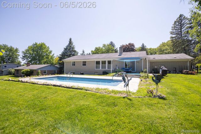 724 Sandstone Drive, Rochester Hills, MI 48309