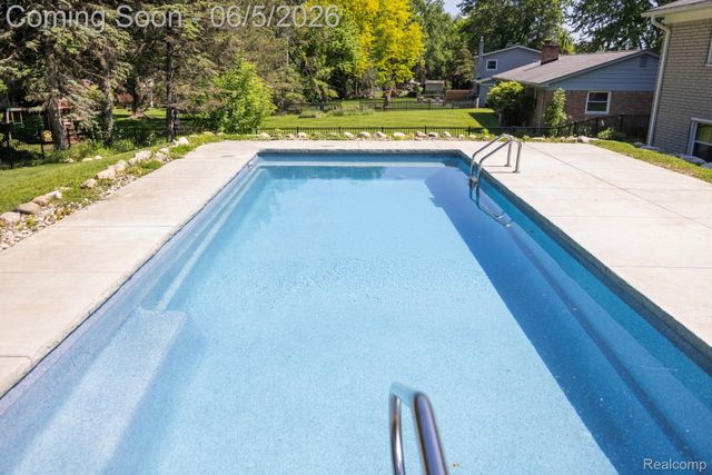 724 Sandstone Drive, Rochester Hills, MI 48309