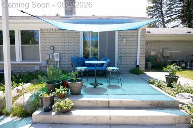 724 Sandstone Drive, Rochester Hills, MI 48309