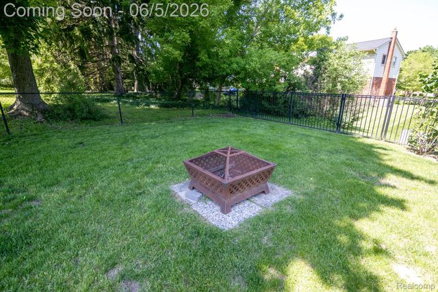 724 Sandstone Drive, Rochester Hills, MI 48309
