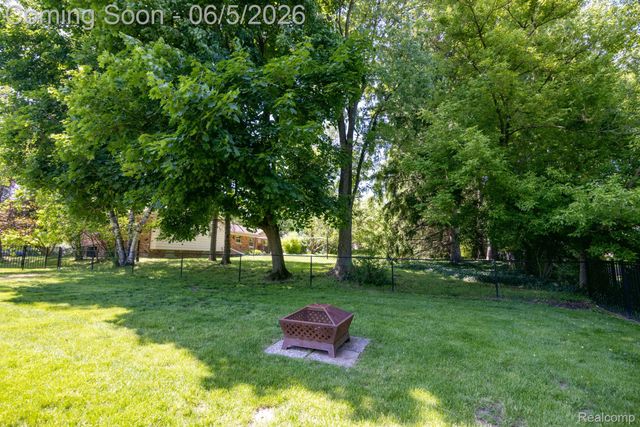 724 Sandstone Drive, Rochester Hills, MI 48309