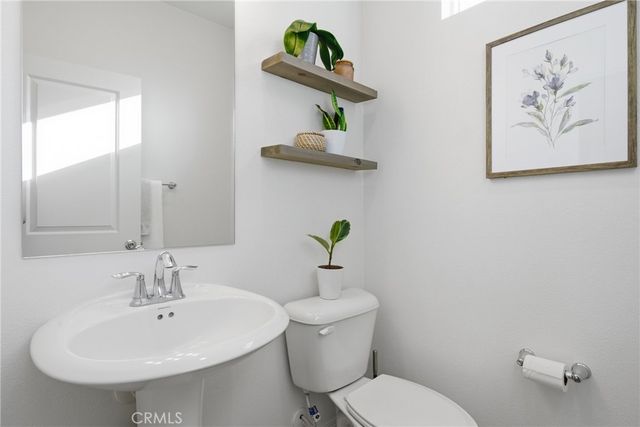 677 S District, Anaheim, CA 92805