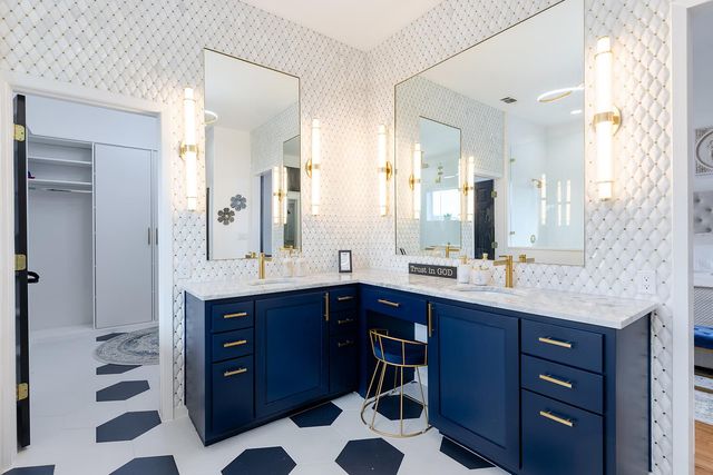 20516 Queen Bee LN, Spicewood, TX 78669