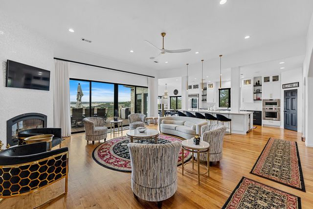 20516 Queen Bee LN, Spicewood, TX 78669